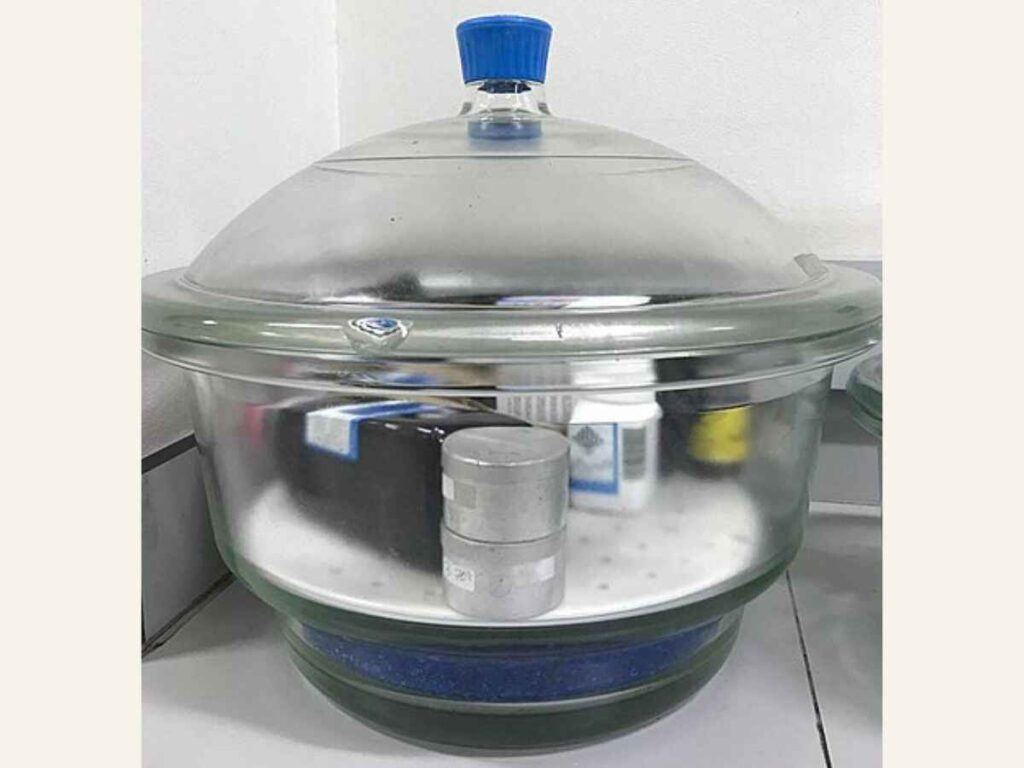 Chemistry Laboratory 
 Desiccator Image Download